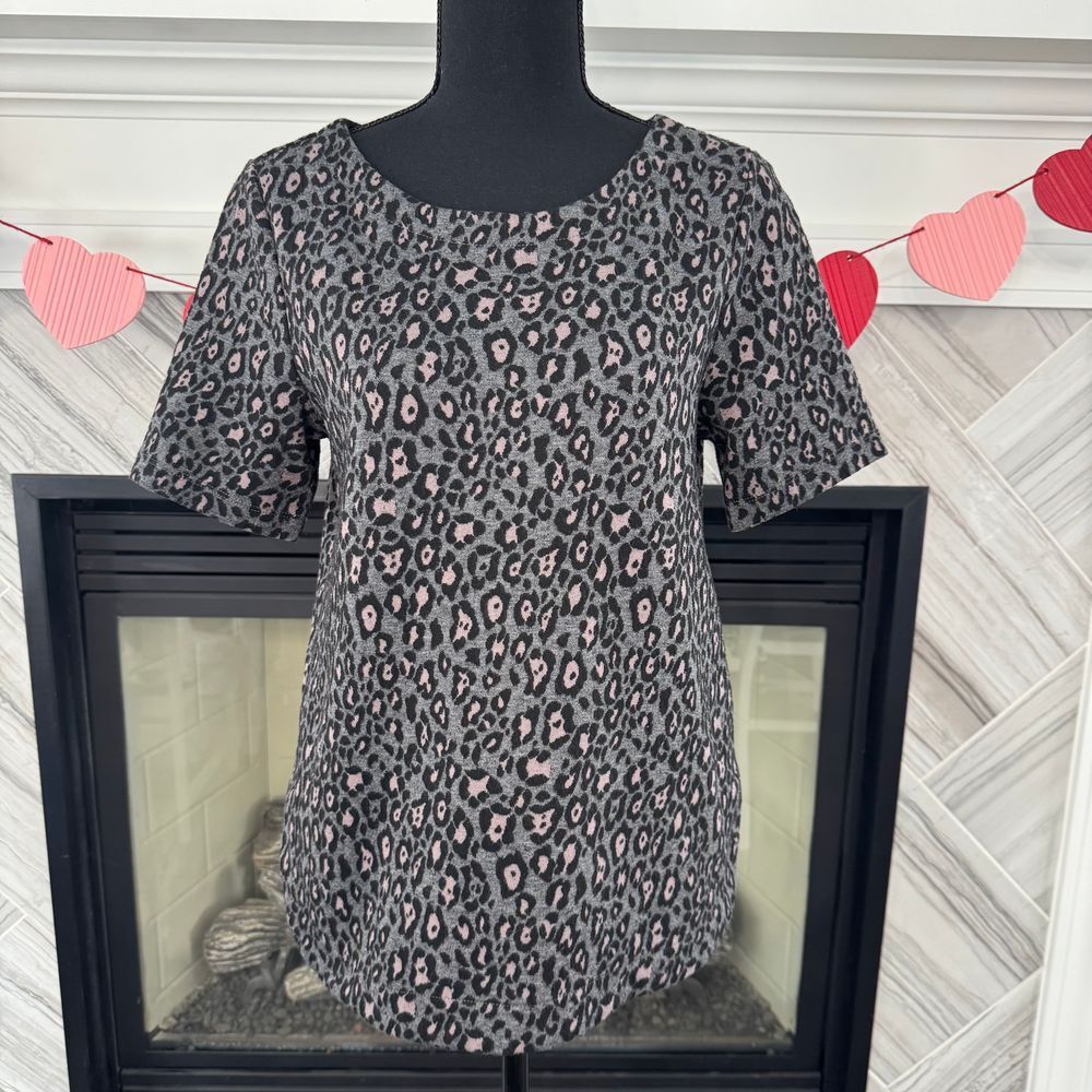 LOFT Grey Leopard Print Short Sleeve T-Shirt‎ Casual Blouse Size Small